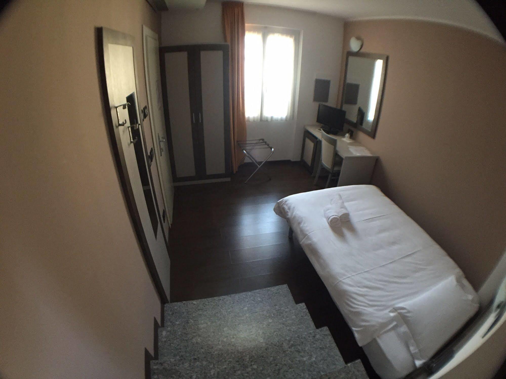 Hotel Lago Di Como Colico Exterior photo